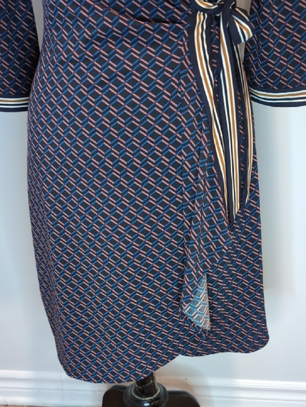 BCBG Maxazaria Black  Geometric Print Wrap Dress XS Navy And Mustard Trim - Picture 4 of 9